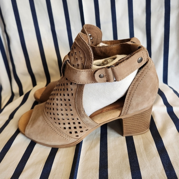 Rockport Cobb Hill Hattie Hi Cuff Leather Sandals Size 10 Tan - Picture 2 of 12